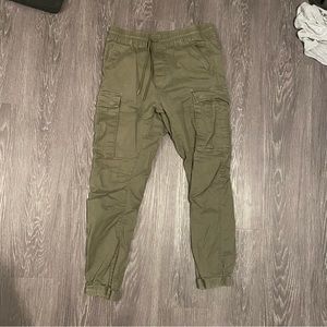 H&M green cargo pants. Used in good condition. Size S